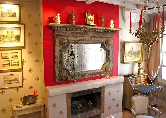 Charming Near Notre Dame Fdl