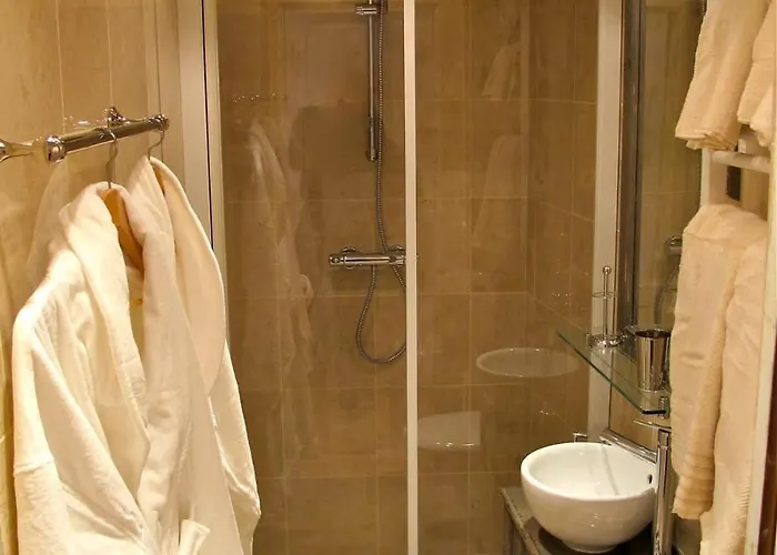 Charming Near Notre Dame Fdl