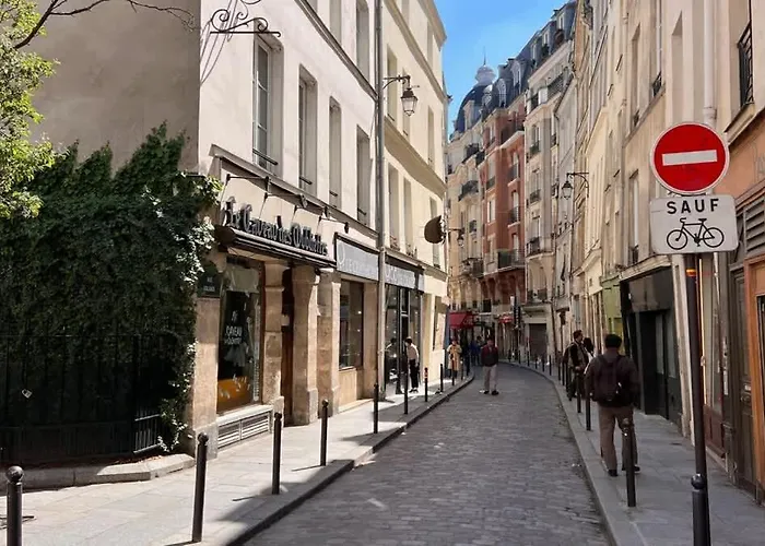 Charming Near Notre Dame Fdl